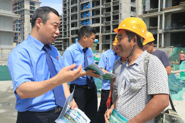 河南郑州航空港经济综合实验区：开展送法进工地活动